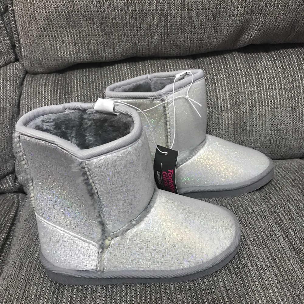 COPY - Swiggles little girl Sz 5 iridescent sparkle silver faux fur lined boots